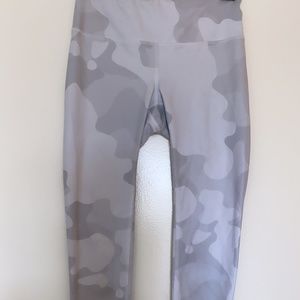 Alo Yoga - Airbrush Legging - White Vapor